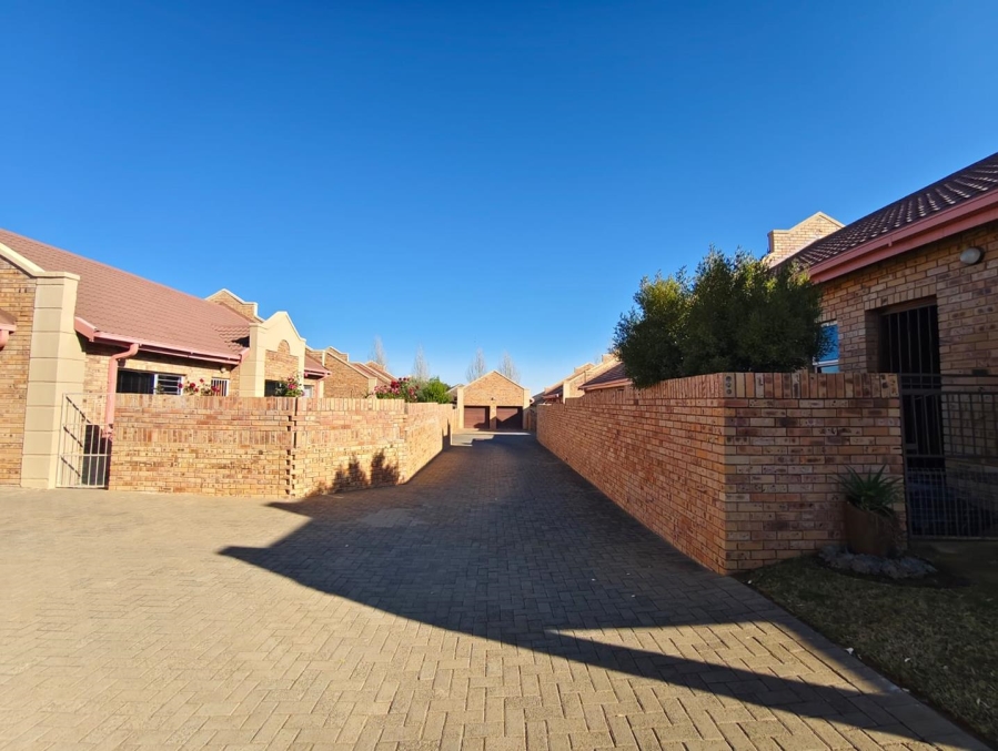 3 Bedroom Property for Sale in Langenhovenpark Free State